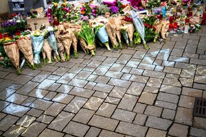 Am Tatort erinnern Fotos, Blumen und Kerzen an Lorenz A.