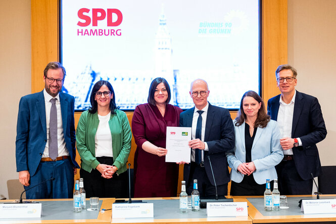 SPD- und Grünen-Spitzen präsentieren den Koalitionsvertrag