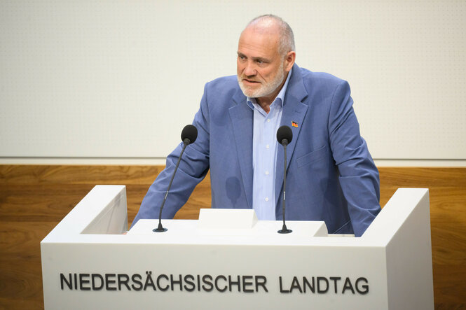 Thorsten Paul Moriße (AfD) spricht im niedersächsischen Landtag