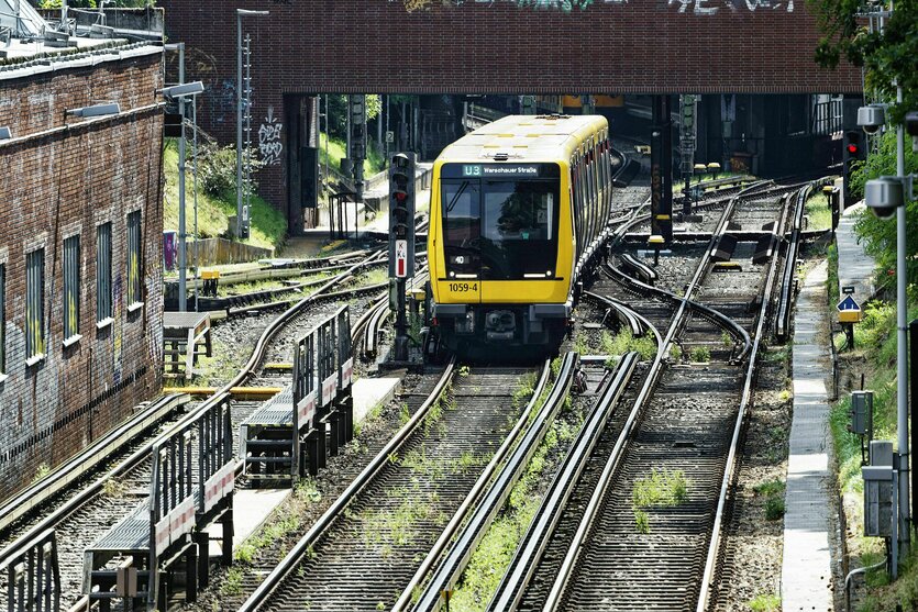 Eine U-Bahn der Linie U3 nahe Krumme Lanke
