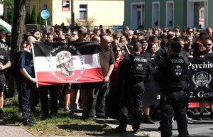 Extrem rechte Jugendliche bei einem CSD in Bautzen