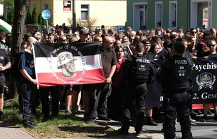 Extrem rechte Jugendliche bei einem CSD in Bautzen