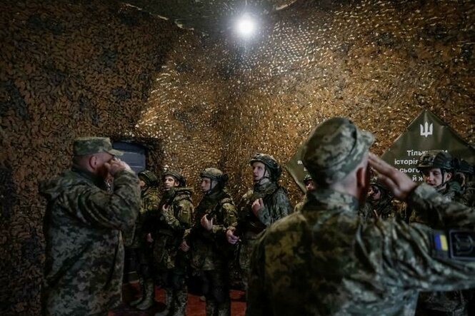 Man sieht Ukrainische Soldaten.