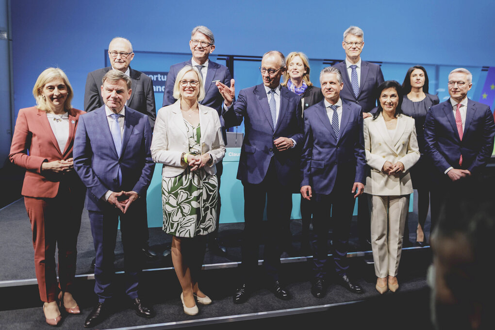 Friedrich Merz mit seinen Kandidat:innen für die Ministerposten.