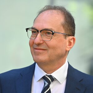 Dobrindt strahlt