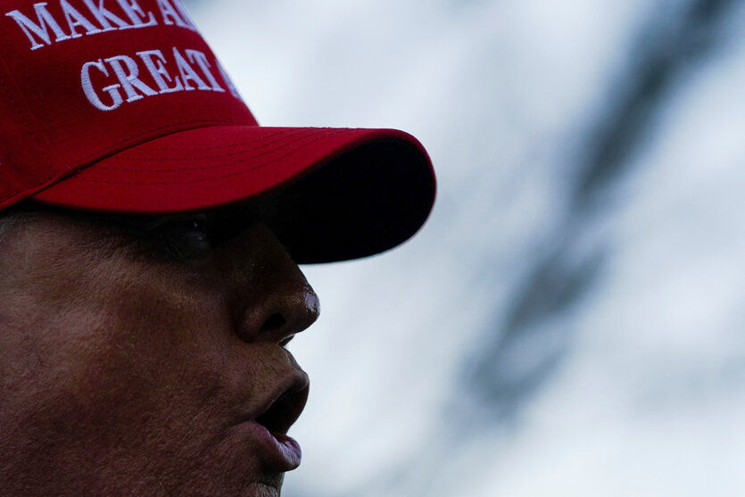 Nahaufnahme von Trump mit Basecap.