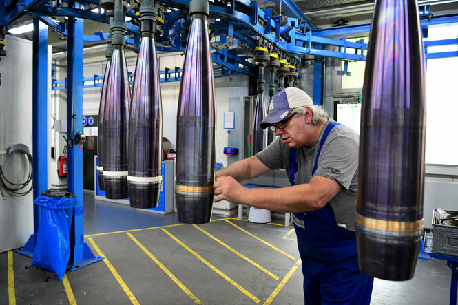 Produktion von Geschossen.