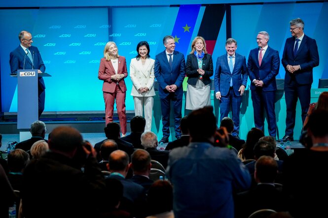 Merz schaut auf 7 CDU Minister