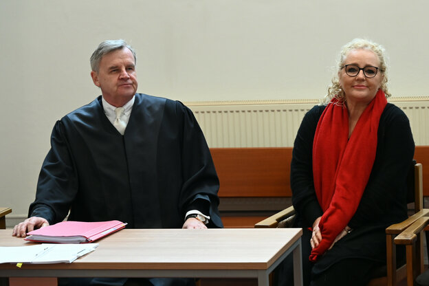 Anwalt Otmar Kury mit der Nebenklägerin Elisabeth S.