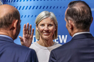 Karin Rådström, Vorstand von Daimler Truck bei einer Messe.