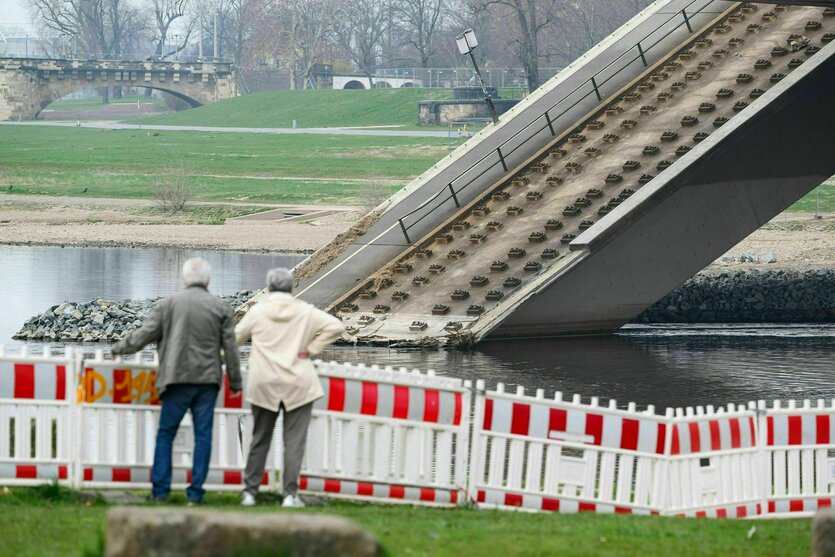 Eingestürzte Carolabrücke.