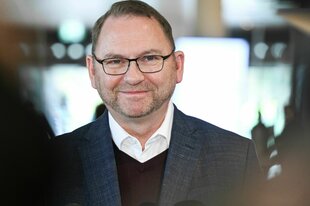 Portrait von Frank Wernecke, Vorsitzender der Dienstleistungsgewerkschaft Verdi