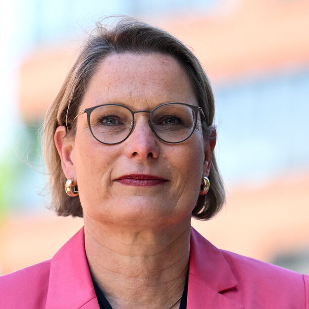 Porträt von Stefanie Hubig