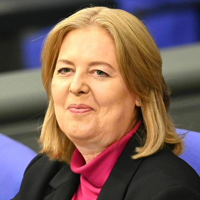 P'orträt von Bärbel Bas, er lächelt