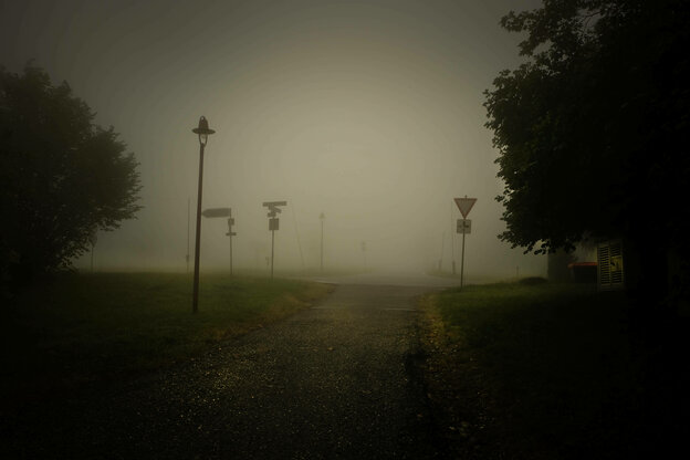Kreuzung im Nebel