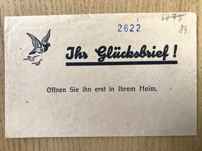 Ein Briefumschlag für die Tarnschriften: Auf dem Umschlag sind Sternchen und die Auzfschrift: "Die Sterne deuten ihr Schicksal !!" und soll aussehen wie ein Werbebrief