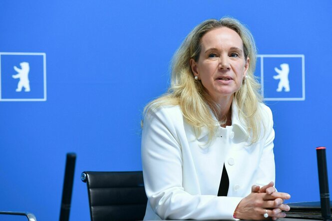 Berlins neue Kultursenatorin Sarah Wedl-Wilson wird vom Regierenden Bürgermeister Wegner im Roten Rathaus vorgestellt