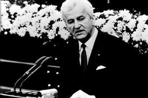 Richard von Weizsäcker am Rednerpult des Bundestages