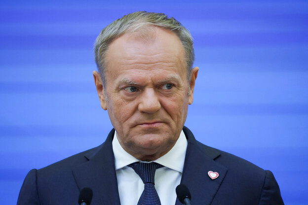 Mann mit Anzug und Krawatte