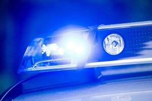 Das Blaulicht eines Polizeifahrzeuges