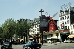 Straßenszene in Paris in den 60er Jahren