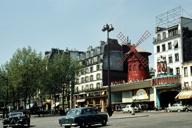 Straßenszene in Paris in den 60er Jahren