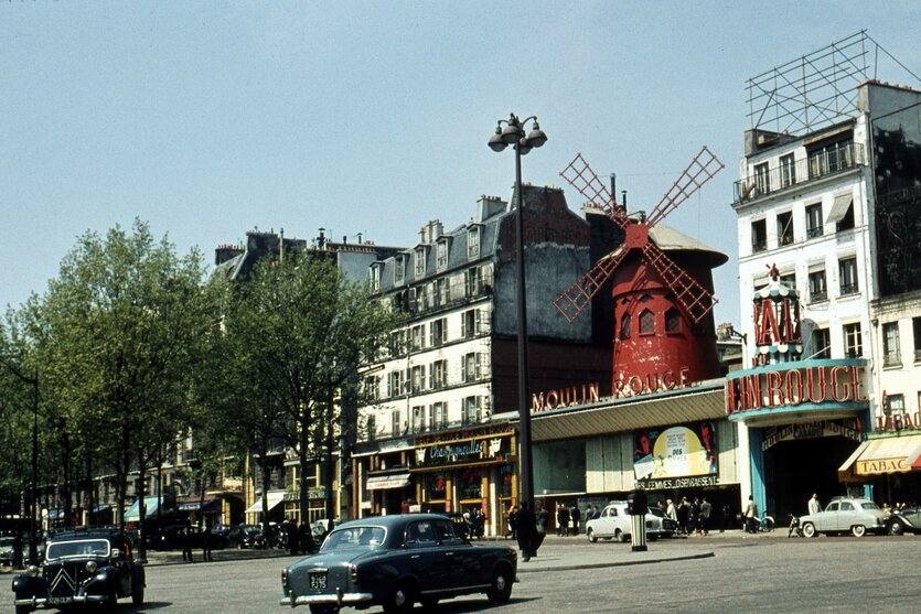 Straßenszene in Paris in den 60er Jahren