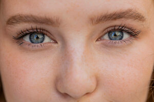 Die Augen und Nasenpartie eines Kindes