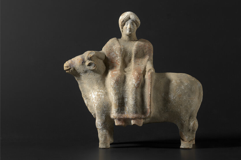 Terrakottafigur: Europa auf dem Stier