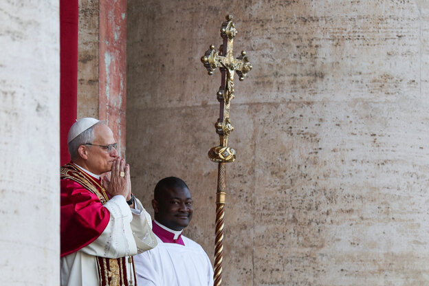 Der neue Papst tritt auf den Balkon des Petersdoms