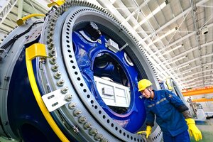 Zubehörteile für Windanlagen in einer chinesischen fabrikhalle