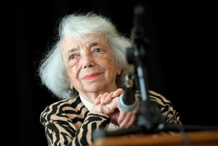 Die Holocaust-Überlebende Margot Friedländer liest im Hans-Carossa-Gymnasium Schülern aus ihrem Buch «Versuche, dein Leben zu machen» vor.