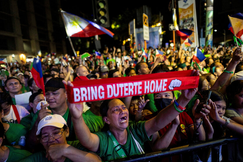 Banner "Bring Duterte nach Hause" bei einer Kundgebung an seinem 80. Geburtsag am 28. März : In Davao im Süden der Philippinen haben die Dutertes ihre Machtbasis