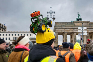 Bauerndemo in Berlin vor dem Brandenburger Tor