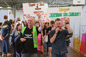 Protestaktion für mehr Geld in der Jugendhilfe auf dem Gipfel in Leipzig
