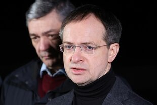 Der Leiter der russischen Delegation für die Ukraine-Verhandlungen in Istanbul, Wladimir Medinski (rechts) auf einem Foto vom August 2022 .
