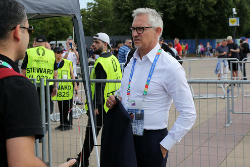 Gary Lineker vor dem Berliner Olympiastadion, 2024