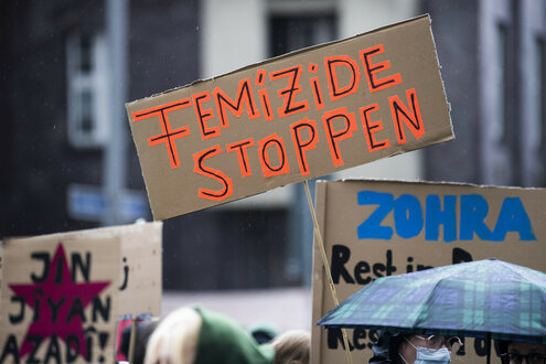 stoppt femizide plakat