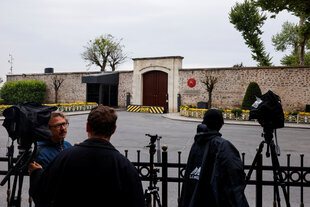 Medien vor dem Dolmabahce-Palast