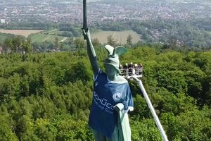 Hermannsdenkmal trägt Trikot von Arminia Bielefeld