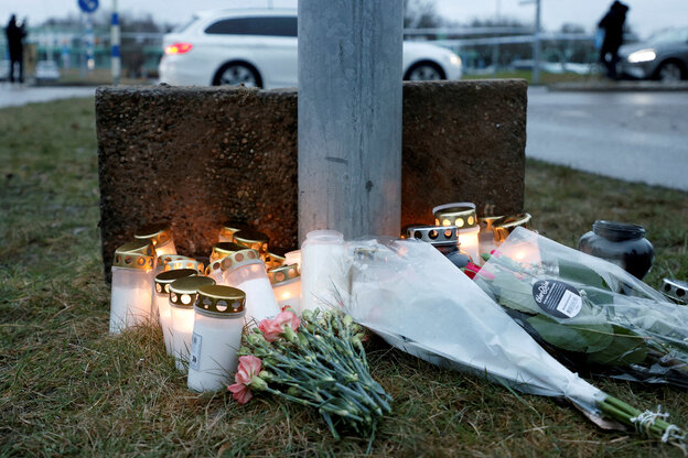 Kurz nach dem Amoklauf: Blumen und Kerzen für die Opfer in Örebro
