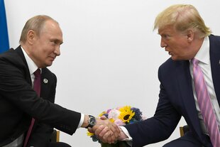 Trump und Putin reichen sich die Hände