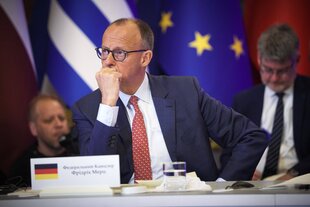 Friedrich Merz schaut nachdenklich