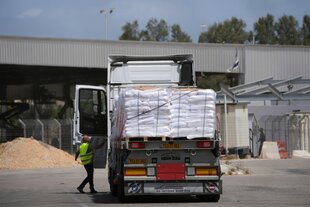 Ein LKW beladen mit Hilfsgütern