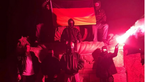 Vermummte Neonazis der Letzten Verteidigungswelle