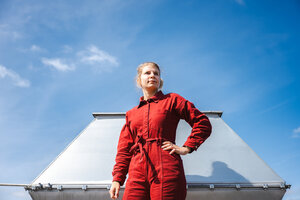 Die Astronautin Rabea Rogge auf dem Dach des taz-Gebäudes