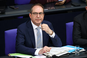 Bundesinnenminister Alexander Dobrindt im Deutschen Bundestag