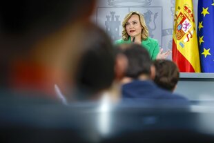 Die spanische REgierungssprecherin Pilar Alegria in einer Pressekonferenz