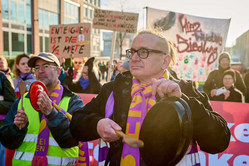Menschen demonstrieren
