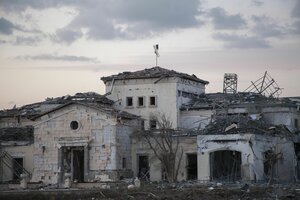 Das am 13. März 2022 aufgenommene Foto zeigt die durch den Raketenangriff beschädigten Gebäude in der Nähe des US-Konsulats in Erbil,